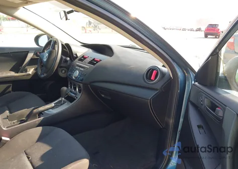 2011 Mazda Mazda3 I Sport z USA, uszkodzony, nr VIN JM1BL1UF5B1368742